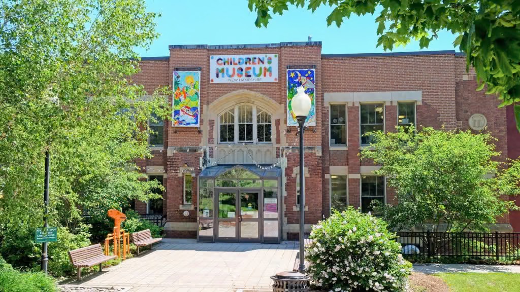 The outside of the Children's Museum of New Hampshire.